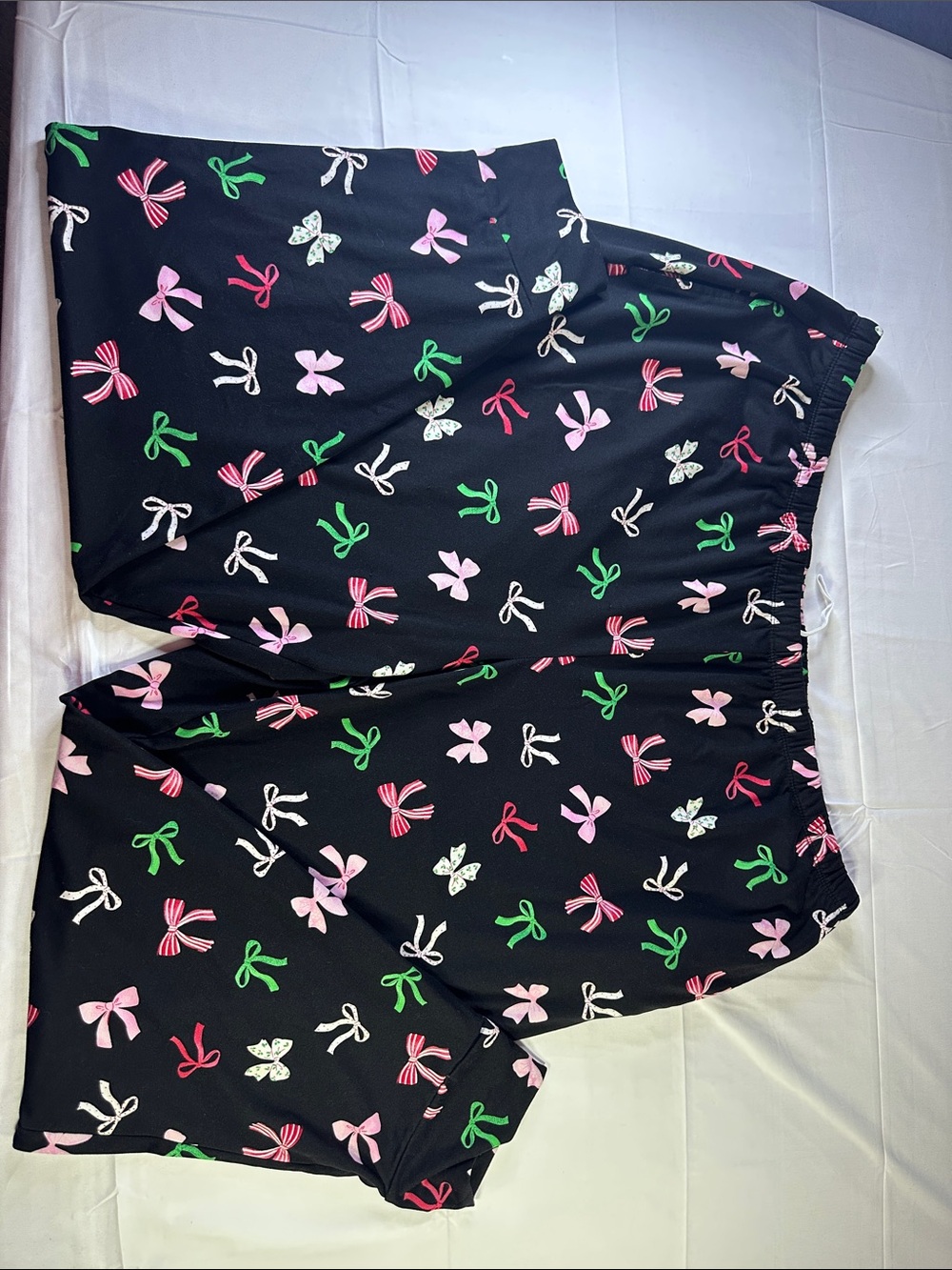No Boundaries Black Christmas Bow-Print Elastic Waist Pajama Pants